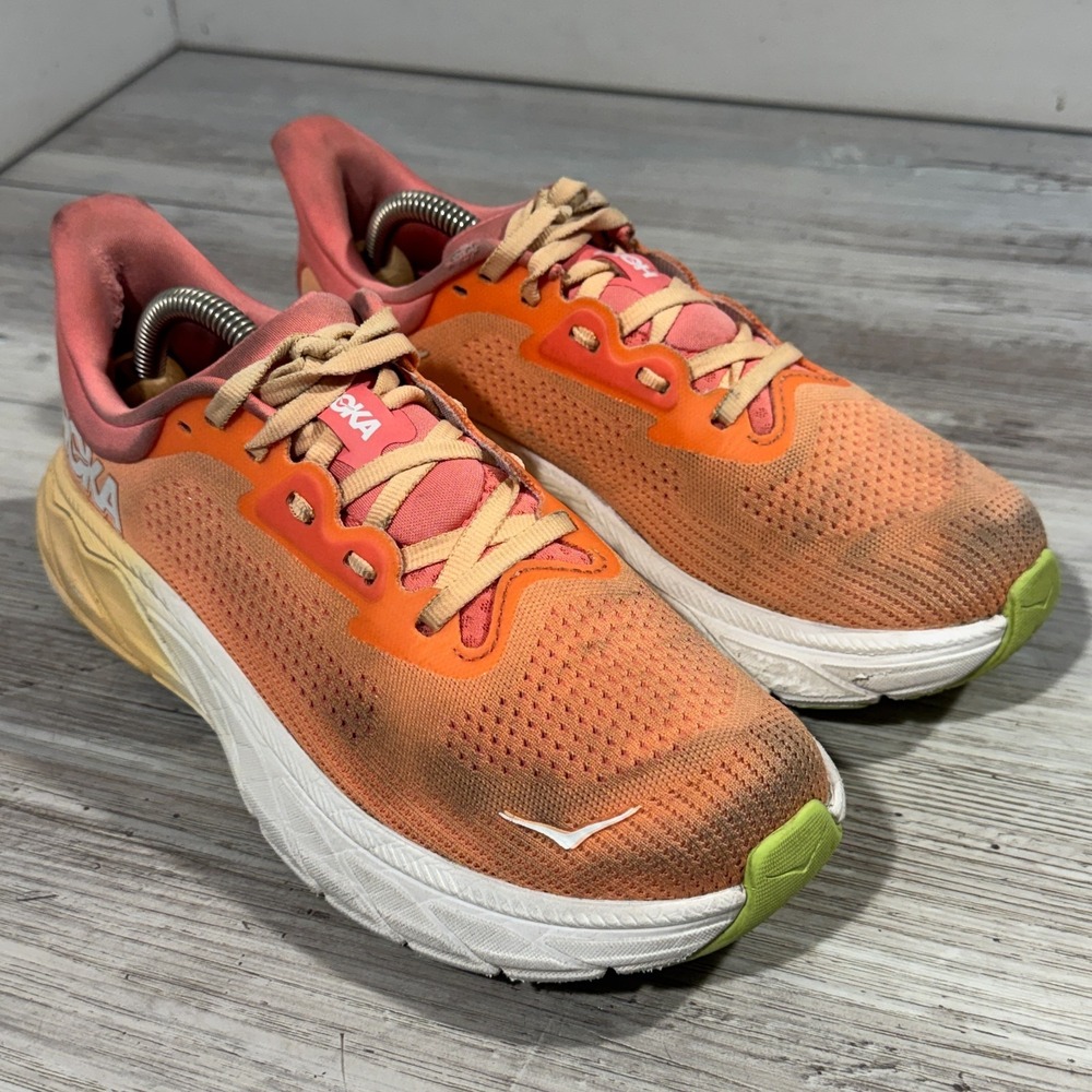Hoka One One Arahi 7‎ Papaya Coral Athletic Shoes Size 7B Women's 1147851 PPYC